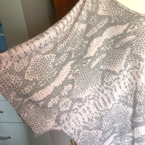 Faux Snakeskin Print Oversized Off The Shoulder Top - Picture 4 of 6